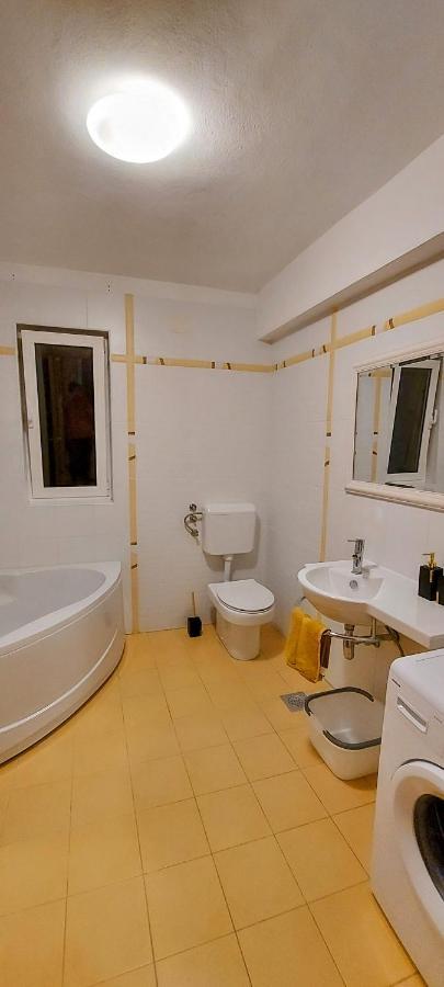 Apartments Tomic Biograd Na Moru Εξωτερικό φωτογραφία