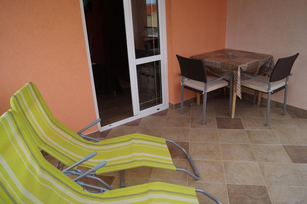 Apartments Tomic Biograd Na Moru Δωμάτιο φωτογραφία
